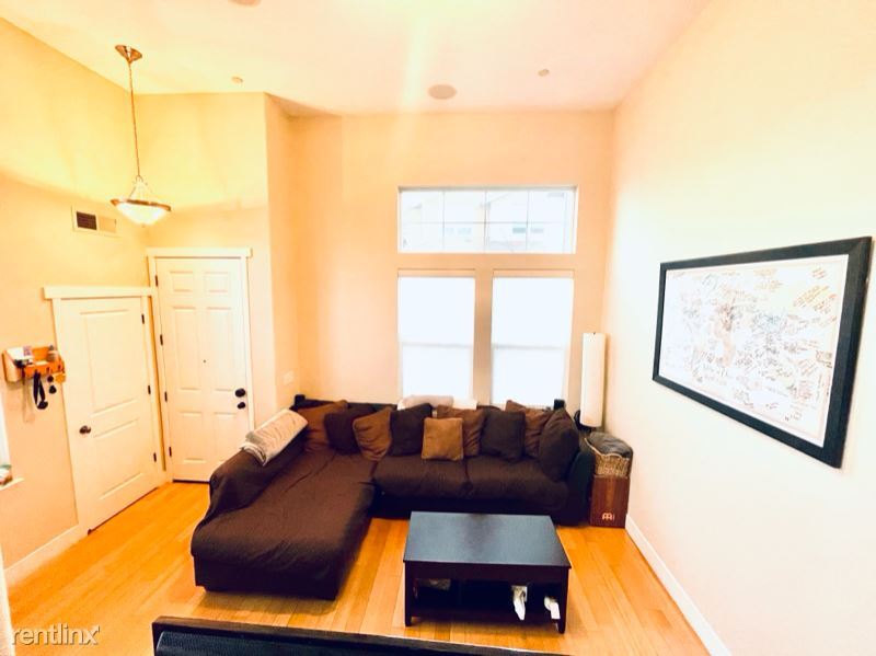 Primary Photo - 2 br, 2.5 bath Townhome - 400 Washington Sq
