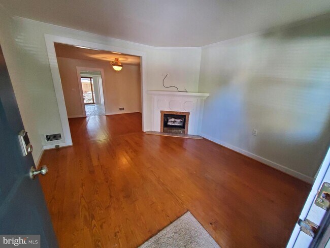 Foto del edificio - 2307 Foster Ave