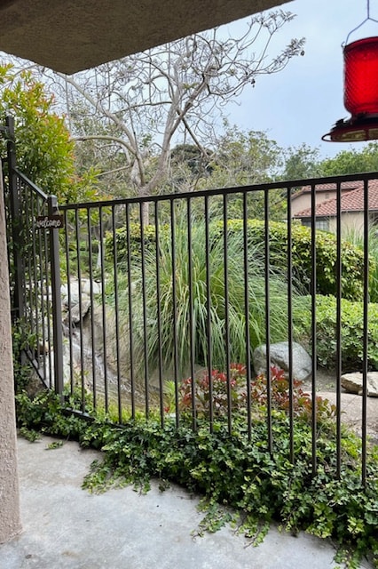 Primary Photo - 1048 Calle Del Cerro