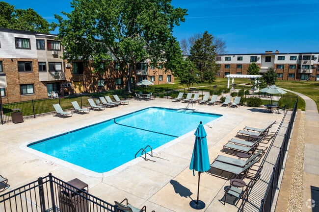 Outdoor Pool - Ridgebrook Apartments