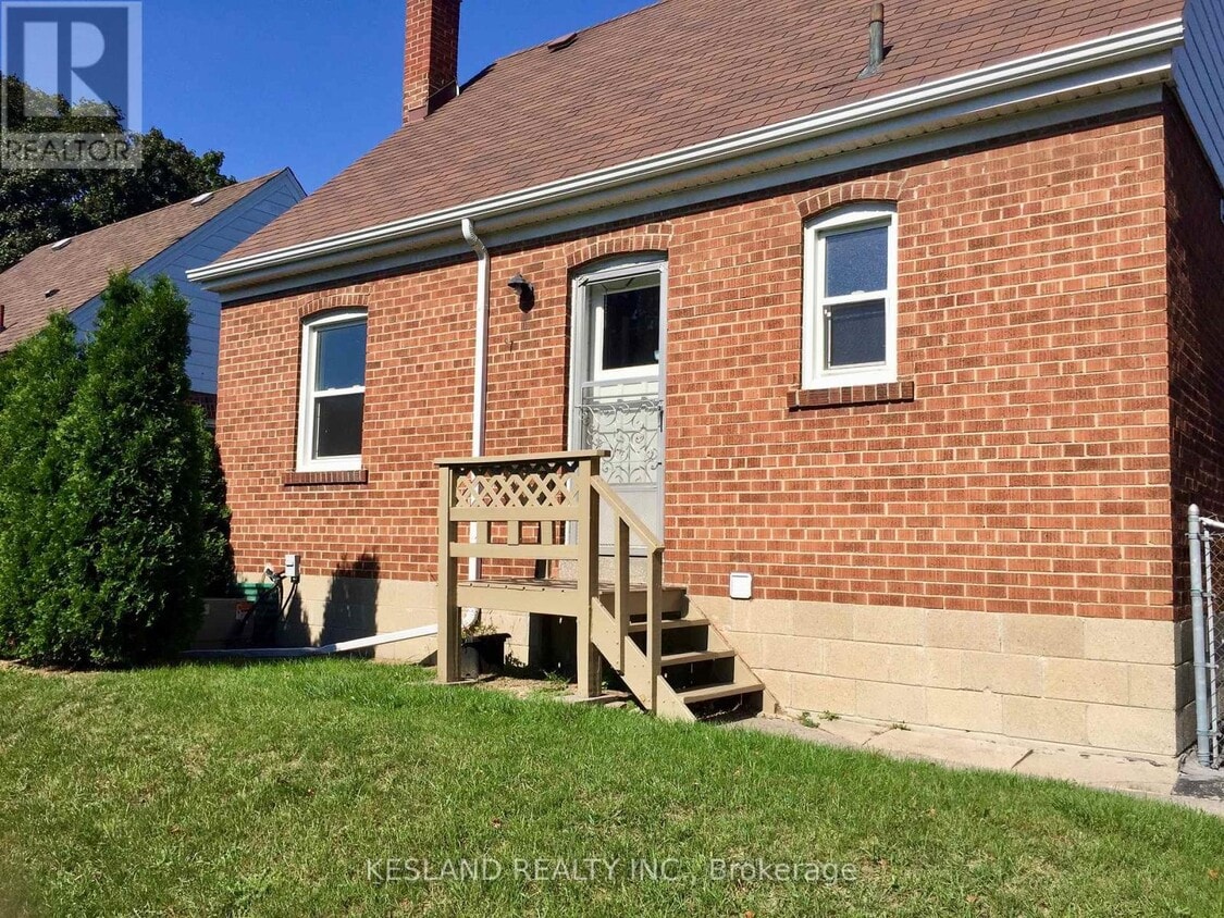 Building Photo - 5 Sundridge Dr