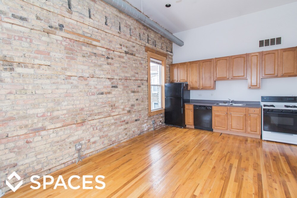 Foto principal - 2450 N Southport Ave