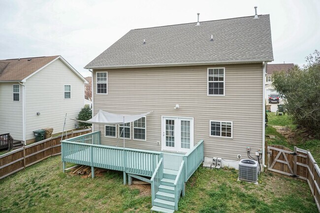 Building Photo - Amazing 4 BEDROOM HOME IN CLAYTON!