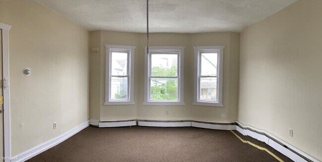 Building Photo - 653 Maple St