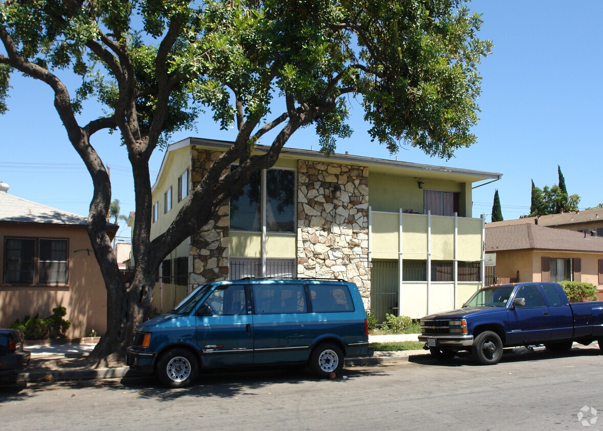 Building Photo - 1904 Pine Ave