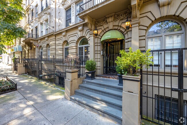 Entrance - 202-204 W 140th St