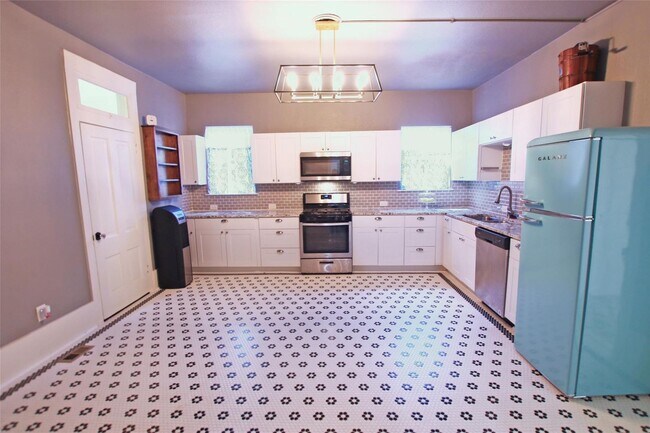 Foto del edificio - Come view this one of a kind property in V...