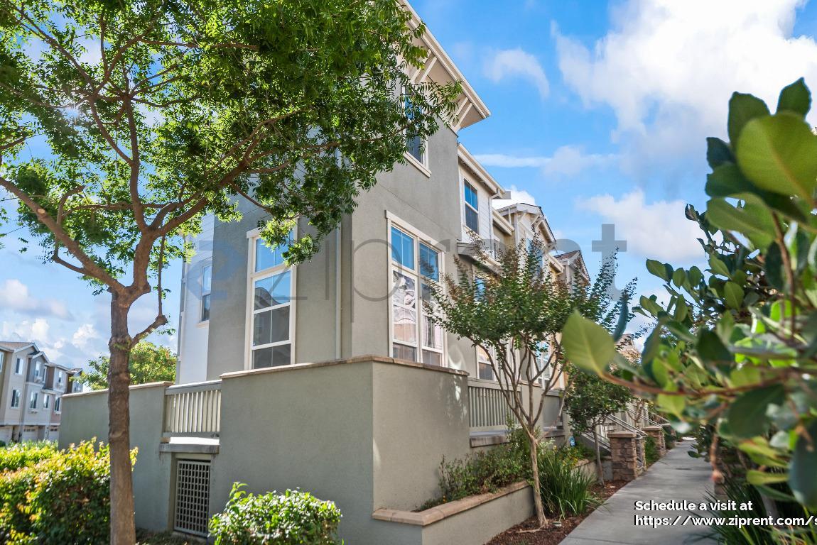 Foto principal - 18404 Emerald Ln