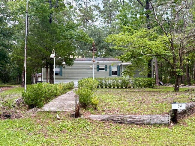 Foto del edificio - 194 Gertie Brown Rd