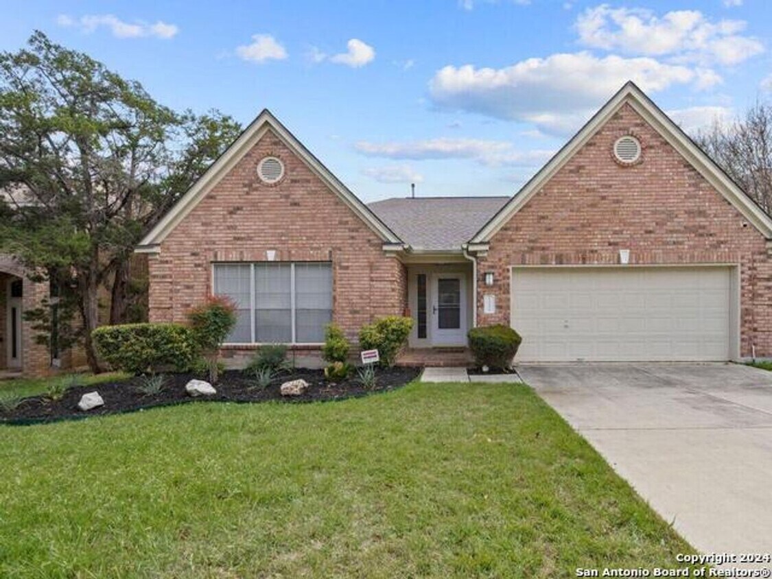 Primary Photo - 3 Bedroom 2 Bathrooms located in Jade Oaks...