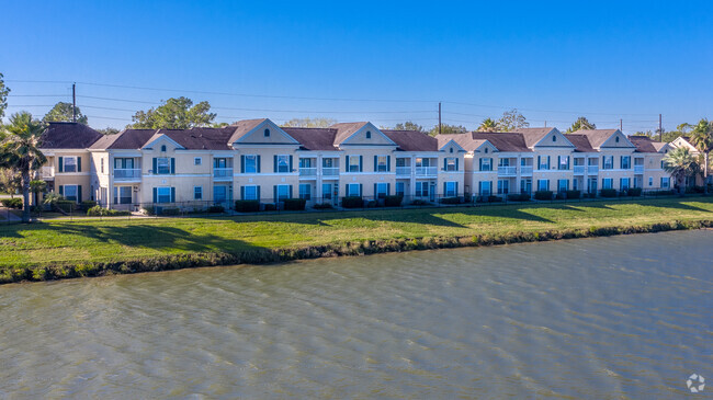 Foto del edificio - Lakeside Pointe Apartments & Townhomes