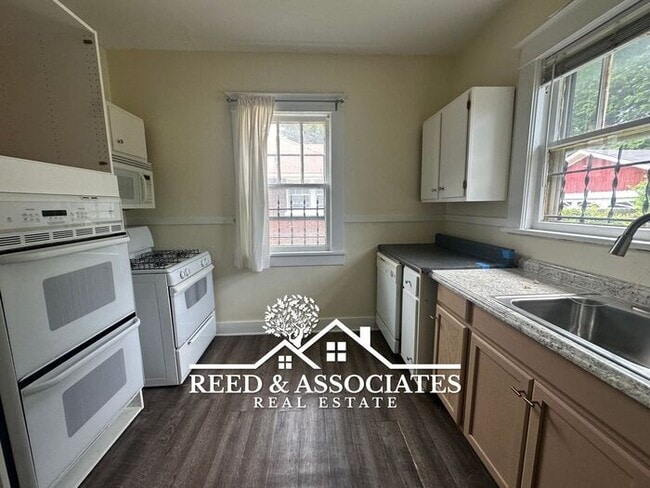 Building Photo - 1 Bedroom in Midtown!