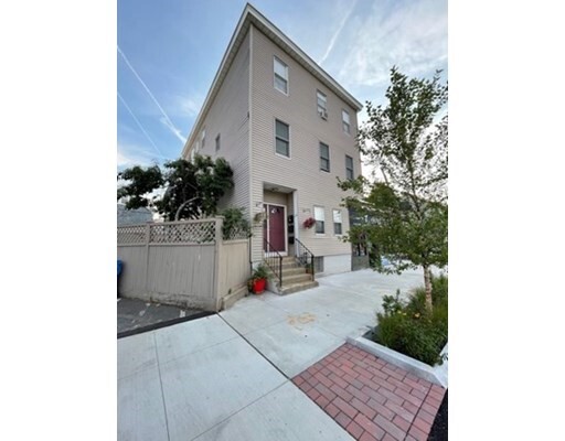 Building Photo - 236 Somerville Ave