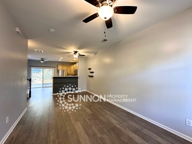 Building Photo - Updated 2 Bedroom Ballantyne Townhome