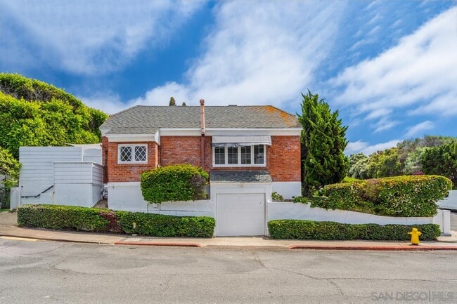 Building Photo - 7345 Vista Del Mar Ave