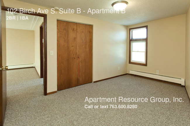 Building Photo - 102 Birch Ave S
