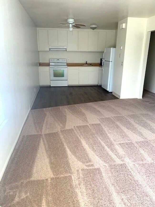 Foto del edificio - Rocklin upstairs 2 bedroom apartment.