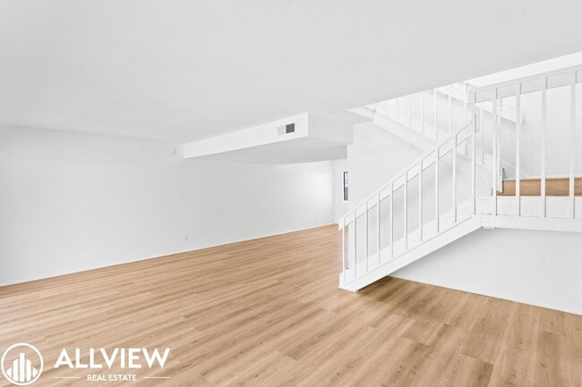 Building Photo - Turnkey 3 Bed, 2.5 Bath Townhome in San Cl...