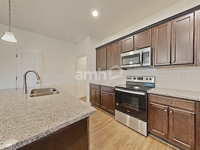 Building Photo - 437 Sandstone Dr