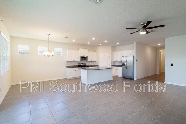 Building Photo - 5928 Silver Palm Blvd