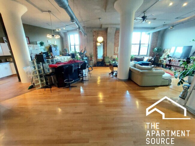 Foto del edificio - 2675 W Grand Ave