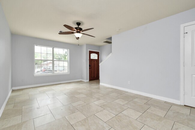 Building Photo - 10022 Raymondville Rd