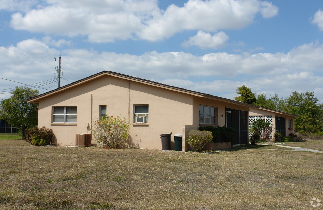 Foto del edificio - 3738 SE 9th Pl