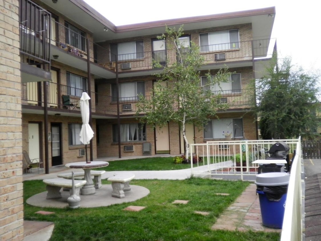 Primary Photo - 499 W Progress Ave