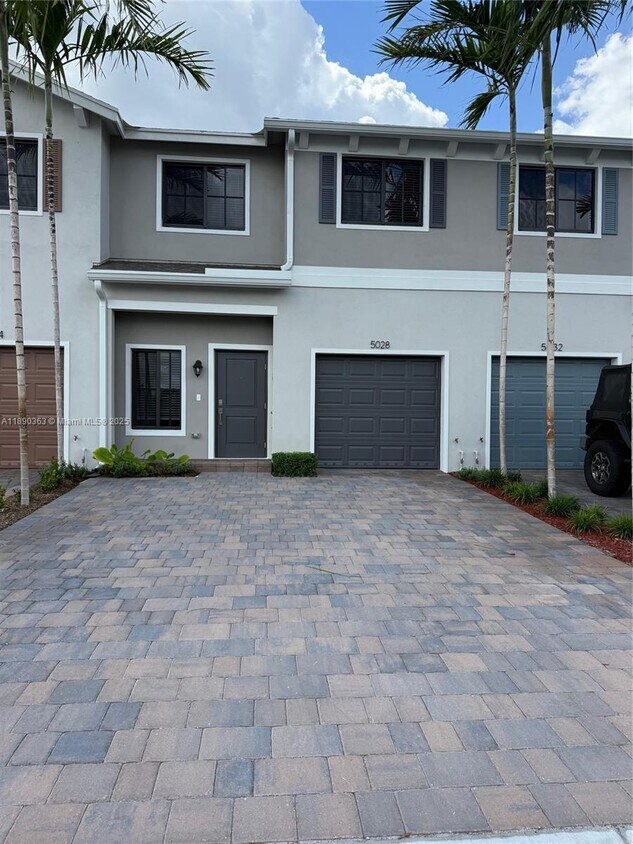 Foto principal - 5028 Elderberry St