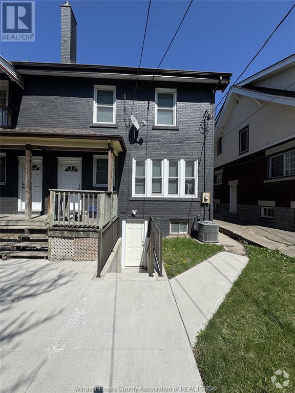 Building Photo - 1065 Ouellette Ave