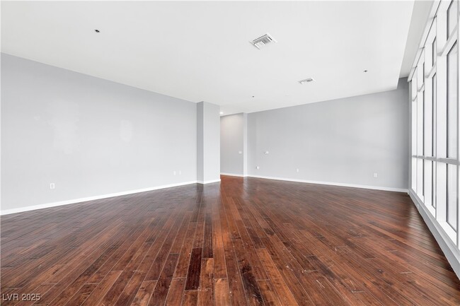 Building Photo - 4575 Dean Martin Dr