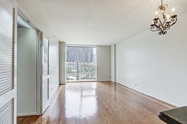 Building Photo - 5110 San Felipe St