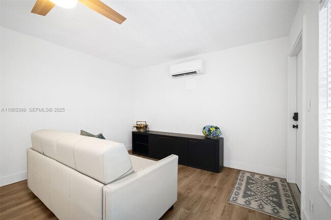 Foto del edificio - 9241 Collins Ave