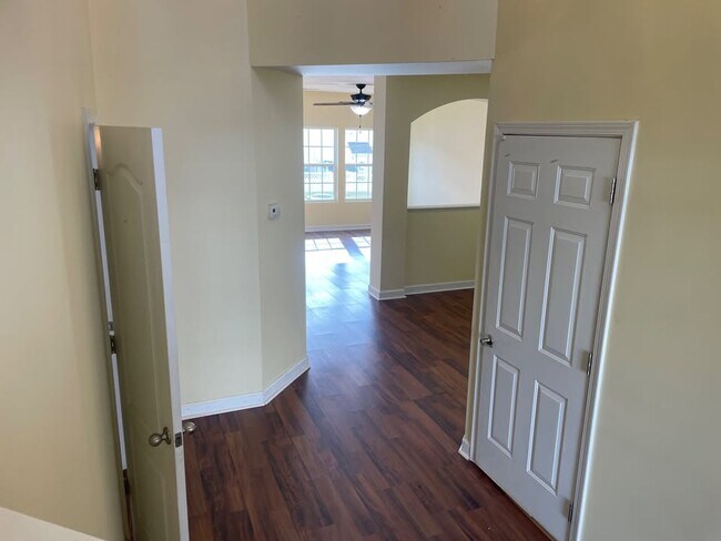 Foto del edificio - 2161 Shady Pond Dr