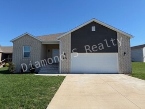 Building Photo - 2204 Regan Cir