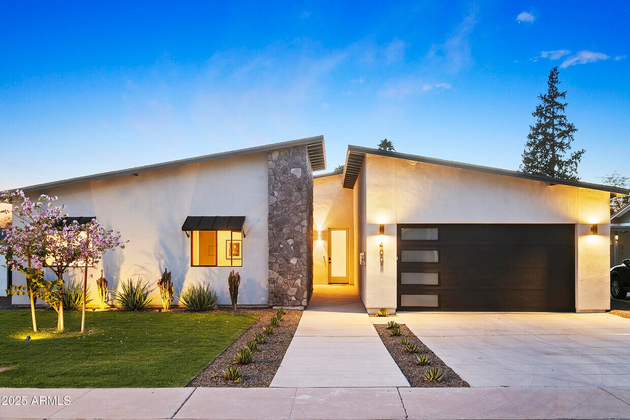 Primary Photo - 4002 N 33rd Pl