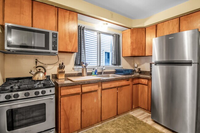 Foto del edificio - Furnished 1-Bedroom Apartment on Glendale Pl