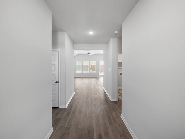 Foto del edificio - Almost New, Modern Look 4 Bed 3 Bath House...