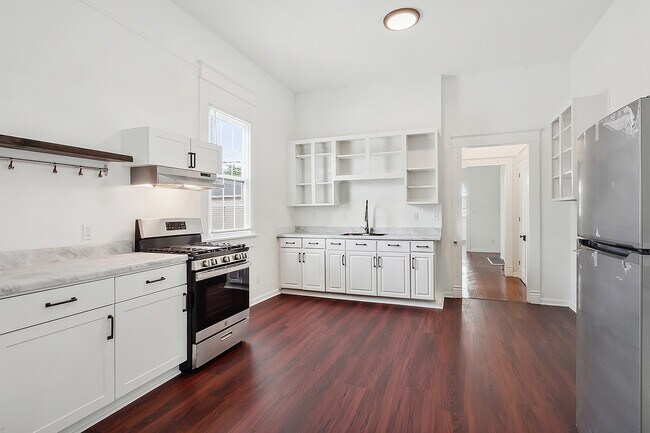 Building Photo - 1540 Music St