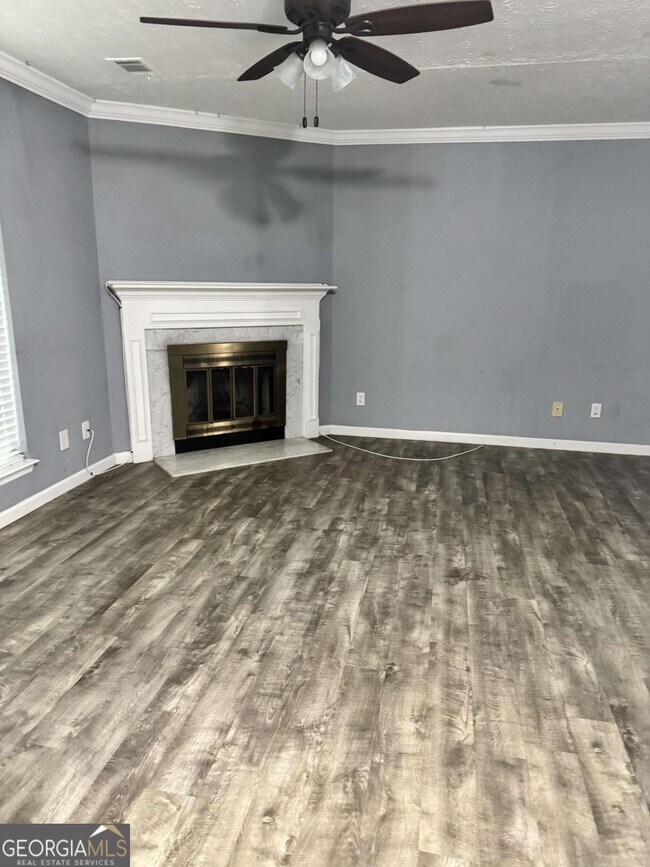 Foto del edificio - 1043 Rock Creek Ln