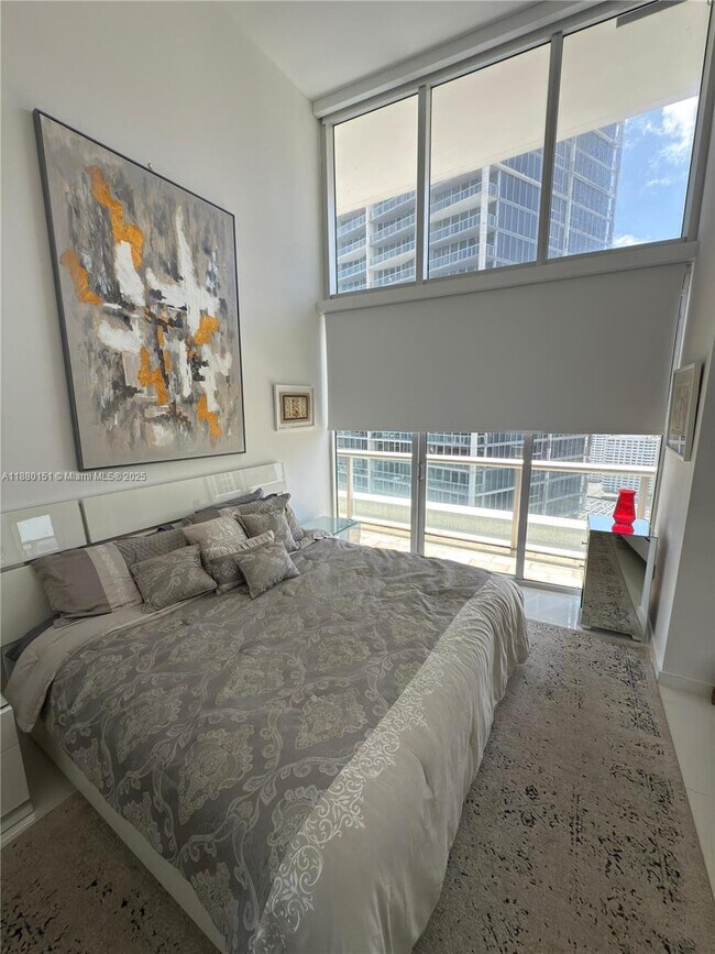 Building Photo - 475 Brickell Ave