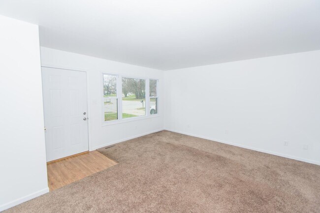 Foto del edificio - Spacious 2 bedroom / 1 bathroom Duplex for...