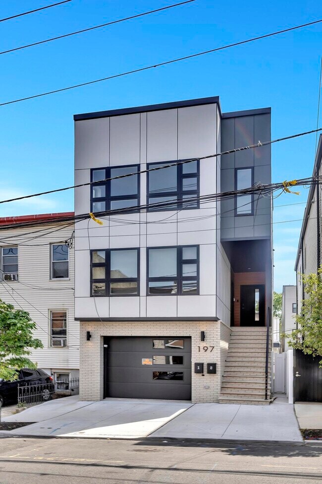 Building Photo - 197 Griffith St
