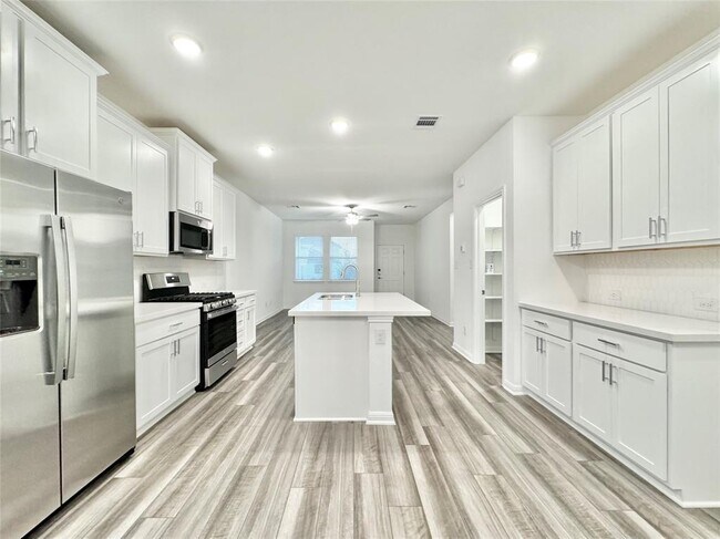 Foto del edificio - 611 Emory Crossing Blvd