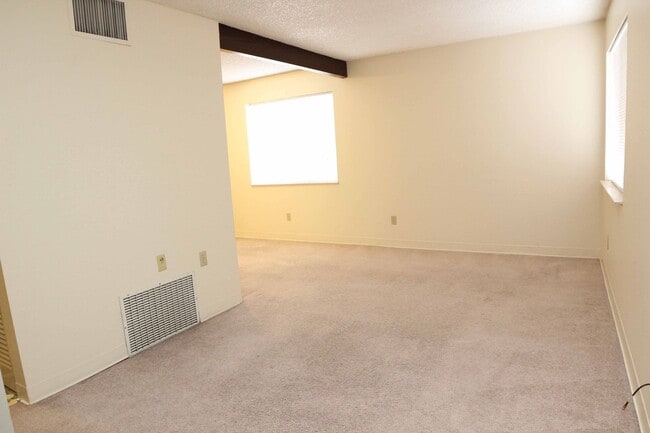 Building Photo - 1705 Heatheridge Rd