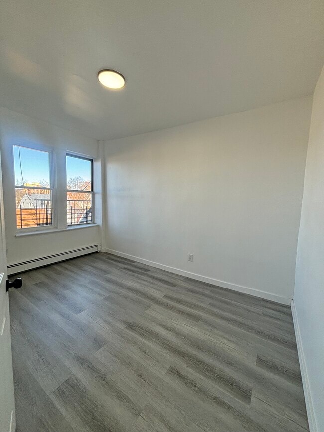 376 Park Ave 21 - 369 Park Ave