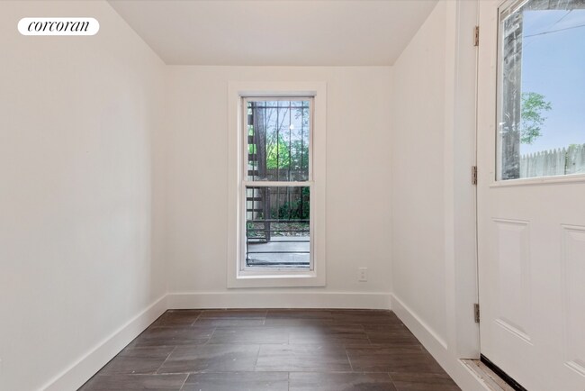 Foto del edificio - 438 Lewis Ave
