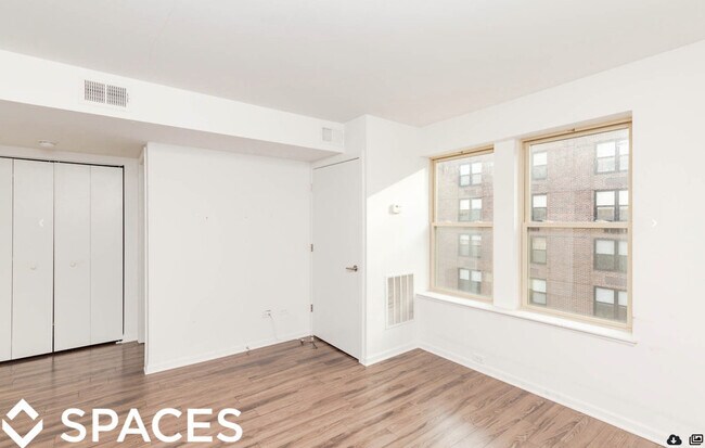 Building Photo - 925 W Carmen Ave