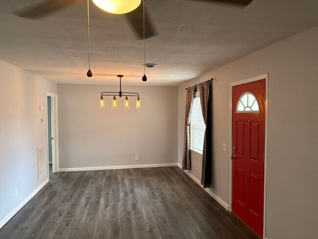 Foto del edificio - Check Out this price! Get it before it is gone!