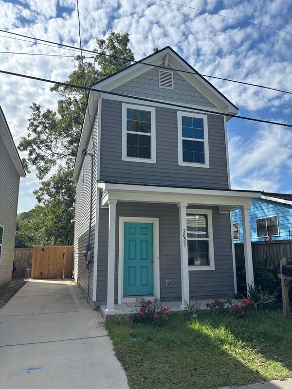 Photo - 2023 Comstock Ave